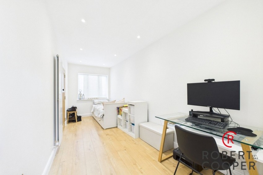 Images for Eversley Crescent, Ruislip