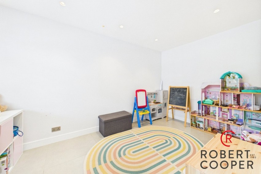 Images for Meadow Way, Ruislip