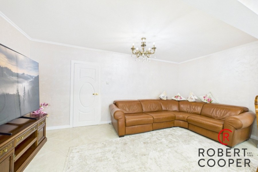 Images for Eversley Crescent, Ruislip