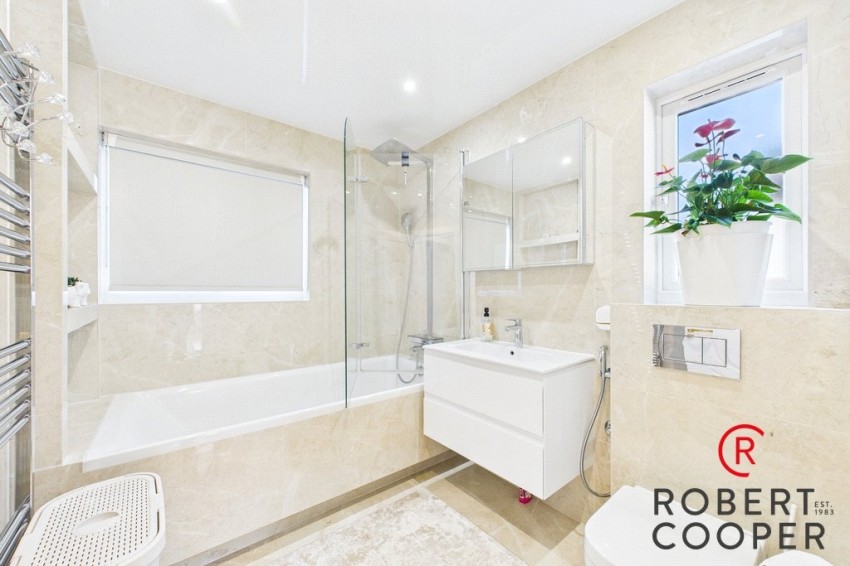 Images for Eversley Crescent, Ruislip